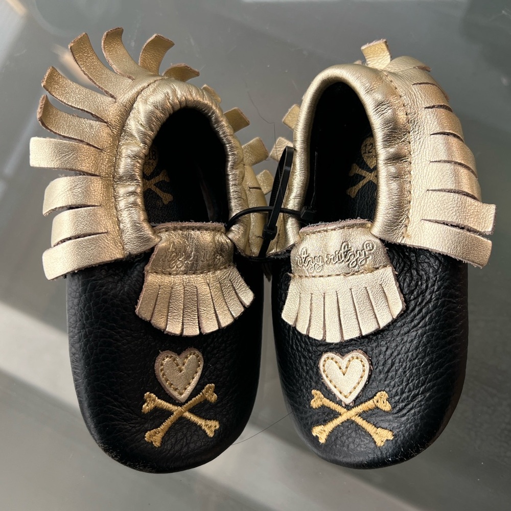 ☠️💛New Itzy Ritzy+Tokidoki Moc Happens Hearts & Cross Bones Baby Moccasins/Shoes - Picture 3 of 17
